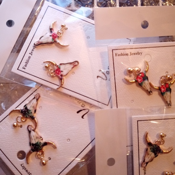 Floral Steer Longhorn Earrings - Picture 3 of 4